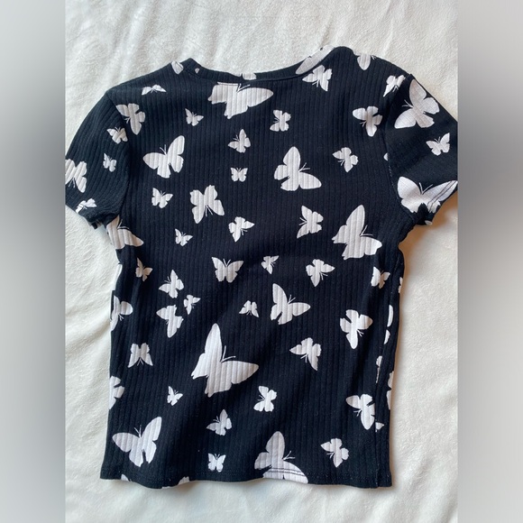 Target brand cropped shirt with butterflies - Picture 2 of 3